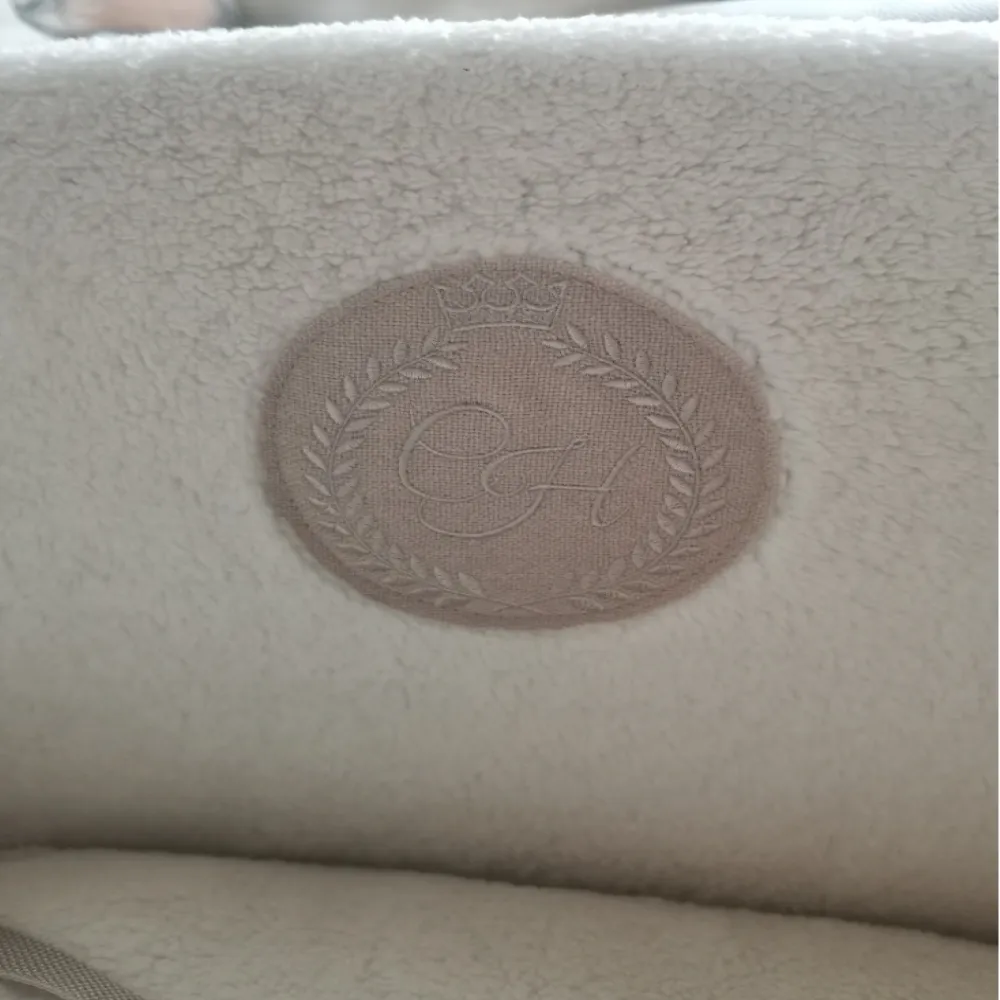 Chloe's Home Car Bed Tallinn for Dogs and Cats (Ecru)