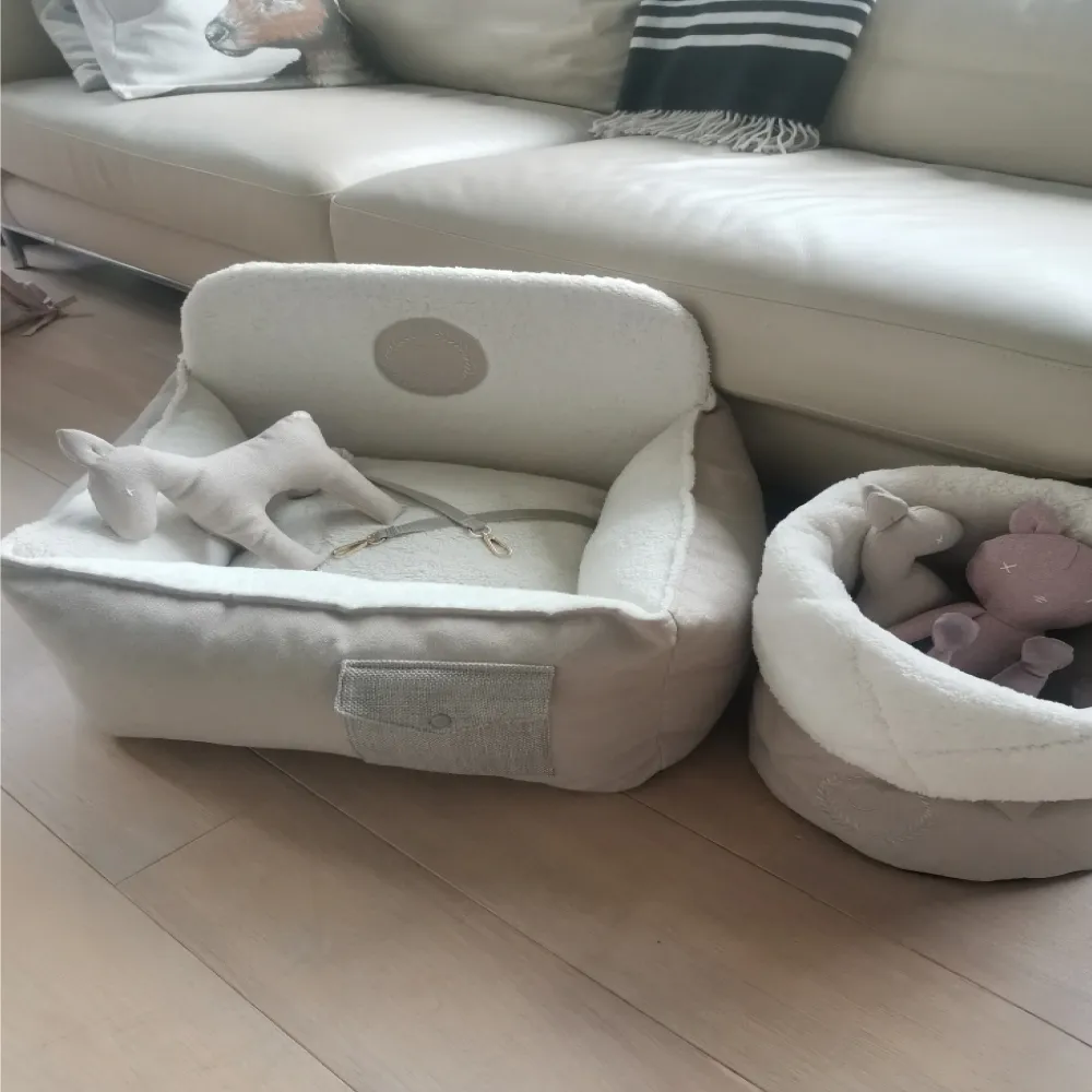 Chloe's Home Car Bed Tallinn for Dogs and Cats (Ecru)